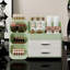 Organisateur de maquillage avec tiroirs pour coiffeuse, vitrine cosmétique spacieuse, solution de rangement parfaite pour votre beauté essentielle (vert et crème)