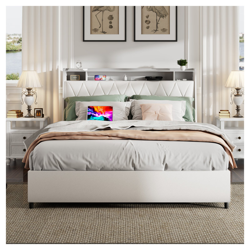 Structure de grand lit plateforme avec tête de lit ergonomique, station de charge intégrée et tablette de rangement - Lit tapissier en similicuir blanc