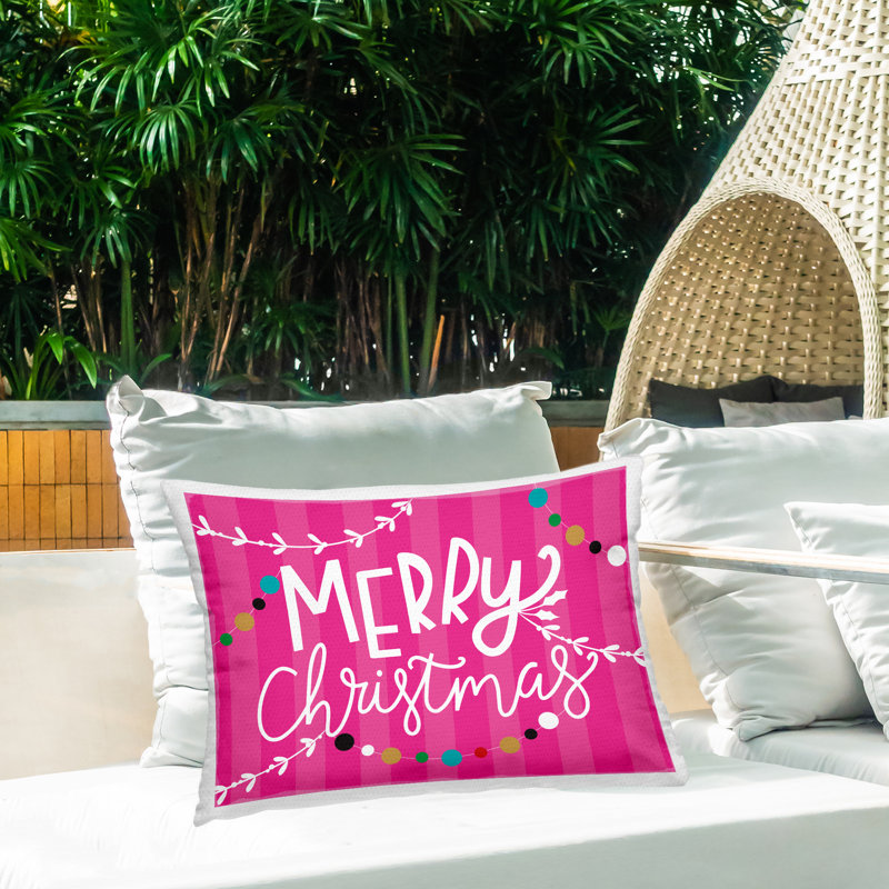Coussin d'extérieur imprimé "Merry Christmas over Pink Stripes", design par Louise Allen Designs
