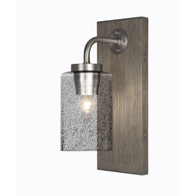 Applique murale Oxbridge montrée en graphite et finition en métal d'aspect bois patiné peint avec verre fumé de 4 po