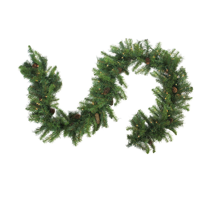 Guirlande de Noël artificielle pré-éclairée en pin rouge Dakota, H 16 po x l 16 po x P 108 po, 290, DEL