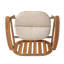 Fauteuil club de 2 avec coussins beiges, structure en bois, pieds en eucalyptus, siège courbé et à lattes de style moderne, idéal pour la détente en plein air