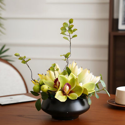 Ornements de fleurs simulées