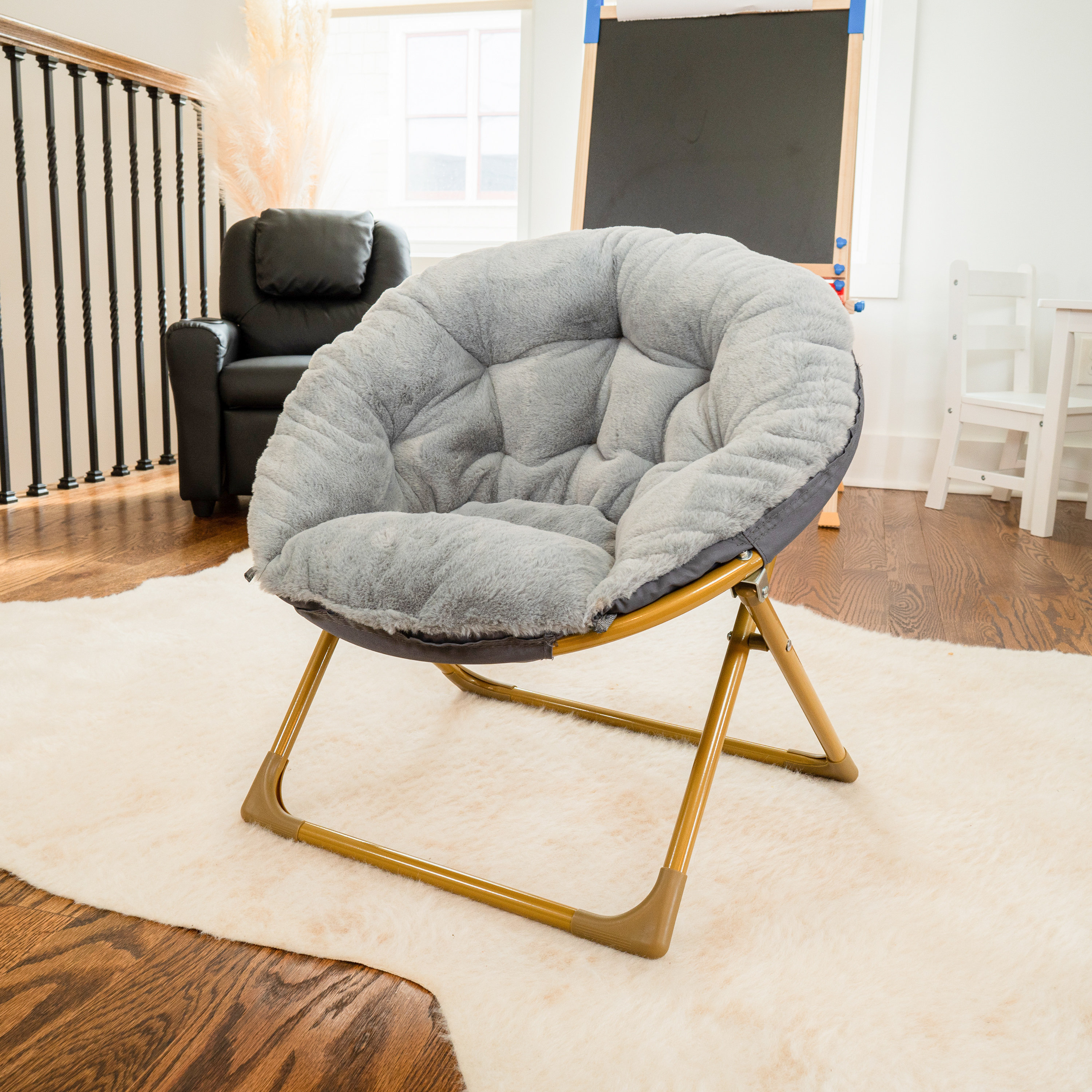 Wooden store saucer chair