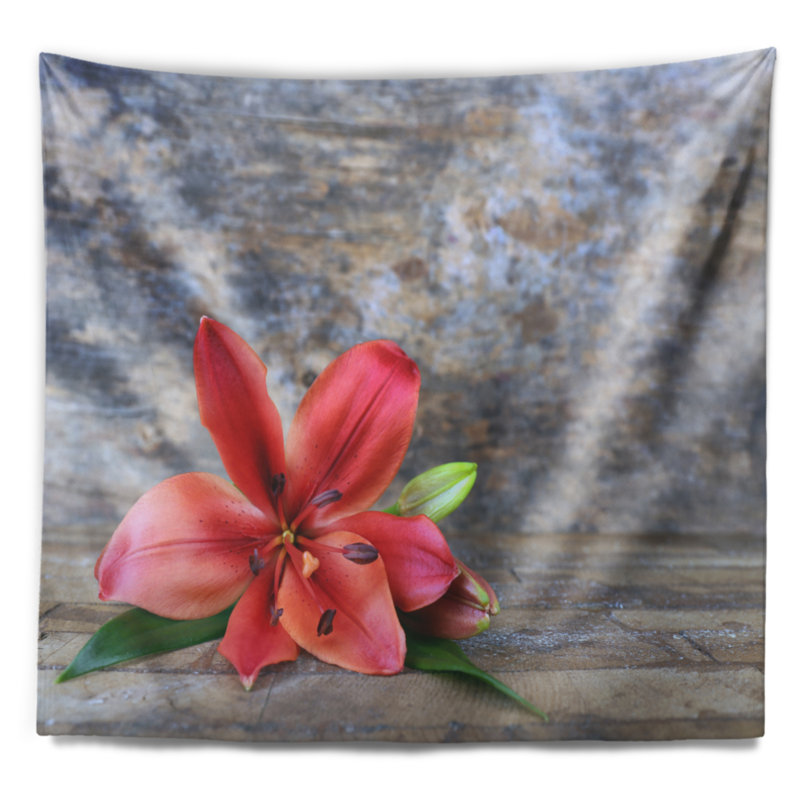 Tapisserie floral fleur lily rouge, H 32 po x l 39 po