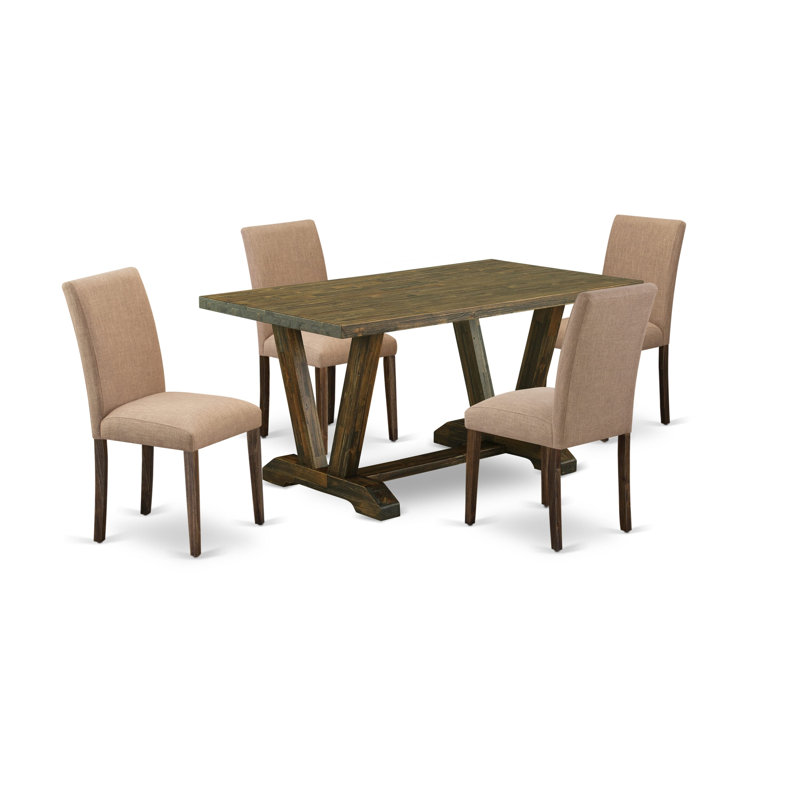 Cet ensemble de salle à manger 5 pièces contient une table Mid-Century patinée Jacobean et 4 chaises Parson en tissu de sable sable clair - Finition patinée Jacobean