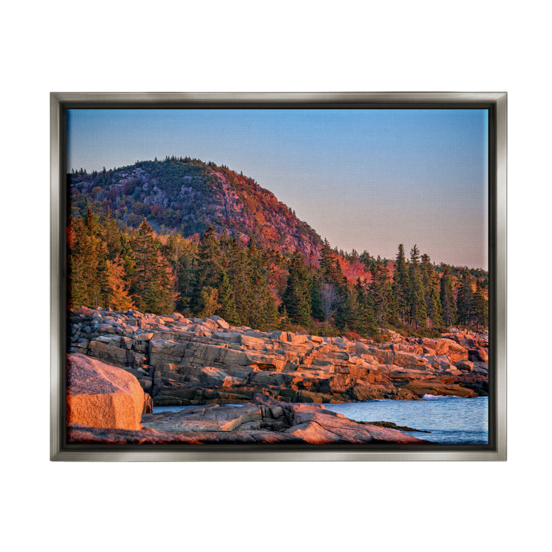 «Rocky Seaside Mountain Cliff Floater» par Rick Berk, H 17 po x l 21 po x P 1,7 po, Cadre flottant gris lustré