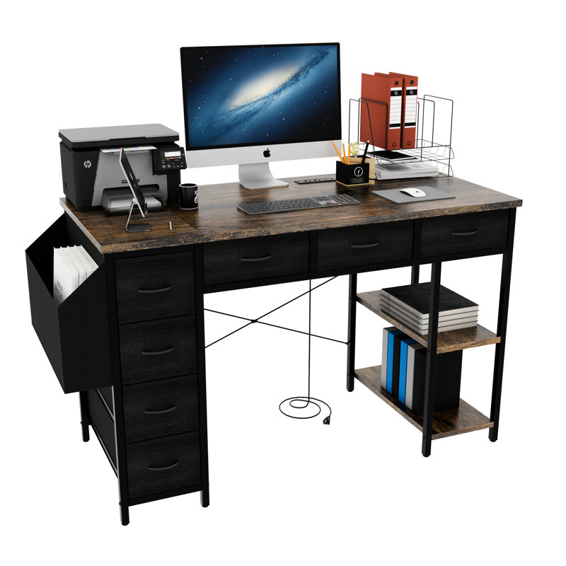 Bureau rustique brun avec électrique et tiroirs. 7 tiroirs en tissu pour l'organisation. Utilisations multiples rectangulaires modernes. Prises de table d'ordinateur stables et élégantes. Et compartiment latéral. Œuvre polyvalente