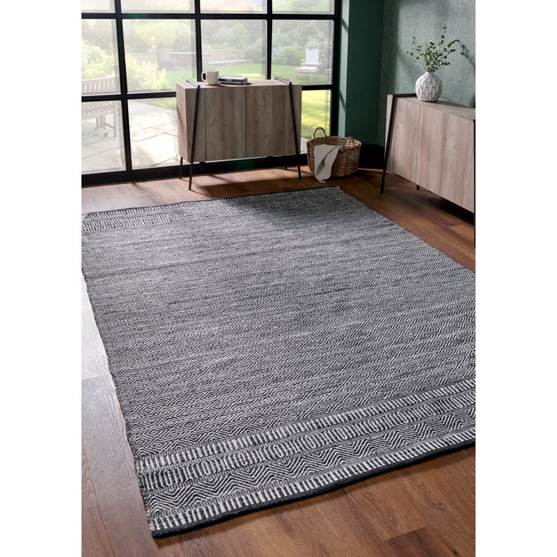 Black/White Outdoor/Indoor Rug