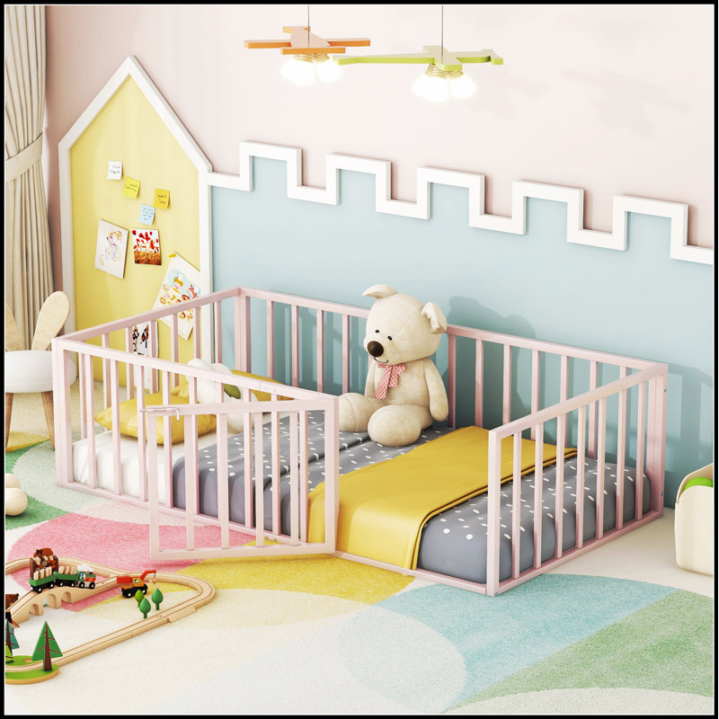 Structure de lit en métal durable avec clôture de sécurité et porte, parfaite pour un sommeil confortable et sécuritaire