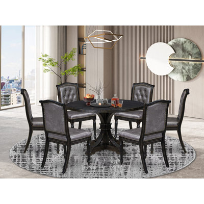 Ensemble de table de salle à manger 7 pièces avec 6 chaises Parson en polyester gris foncé, dossier capitonné et une table de salle à manger au fini noir sablé.