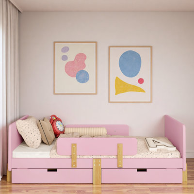Lit plateforme avec tiroirs de rangement, garde-corps, petite tablette et crochets