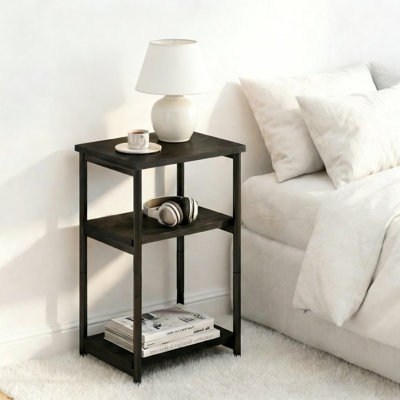 Table de bout mince à 3 niveaux avec tablettes de rangement ouvertes - Table d'appoint en bois rustique et en métal pour petits espaces - Table de chevet sans outils pour le salon, la chambre à coucher ou le bureau - Noir
