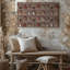 La toile crée un design de tissu richement texturé mettant en vedette un collage d'art mural aux motifs architecturaux indiens complexes, y compris un art mural sur toile arquée-1374362235