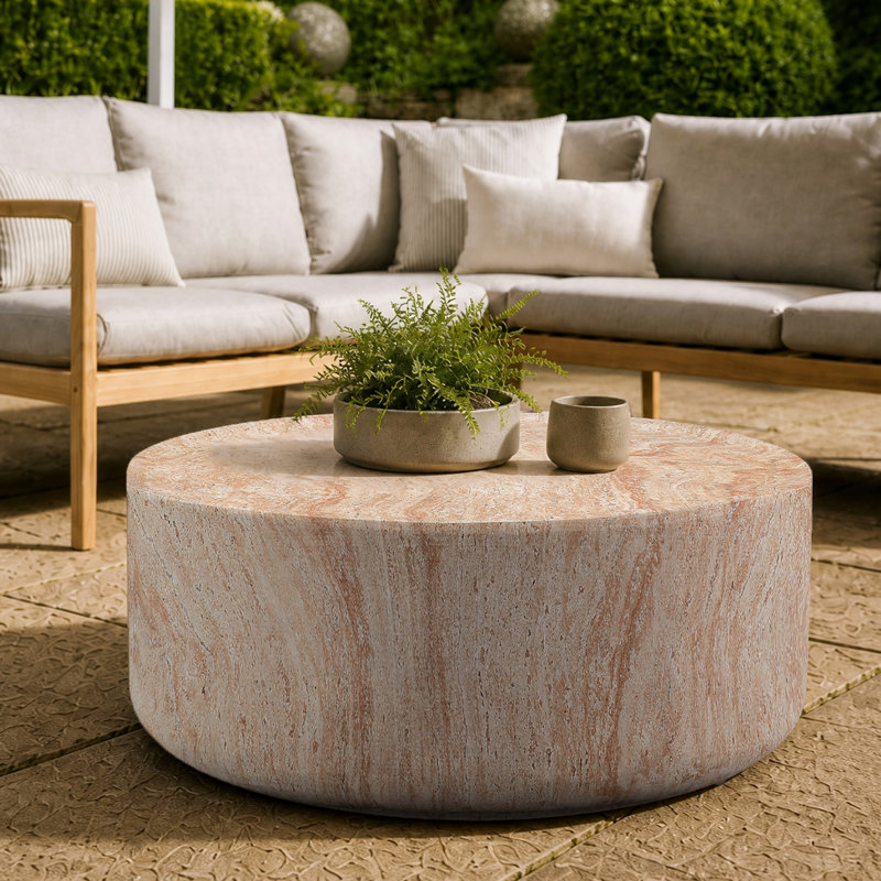 Table basse ronde cylindrique, table basse d'appoint basse en faux travertin, 12.01" H x 31.89" W x 31.89" D, Beige / jaune