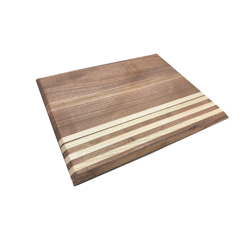Noyer moderne mélangé à une planche à découper à grain d'érable