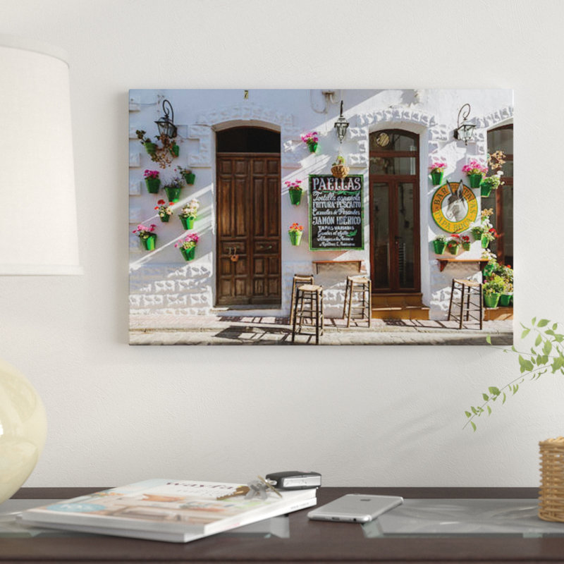«Outdoor Café In Andalusia, Espagne» par Matteo Colombo, impression sur toile, H 26 po x l 40 po x P 1,5 po, Pas de tapis