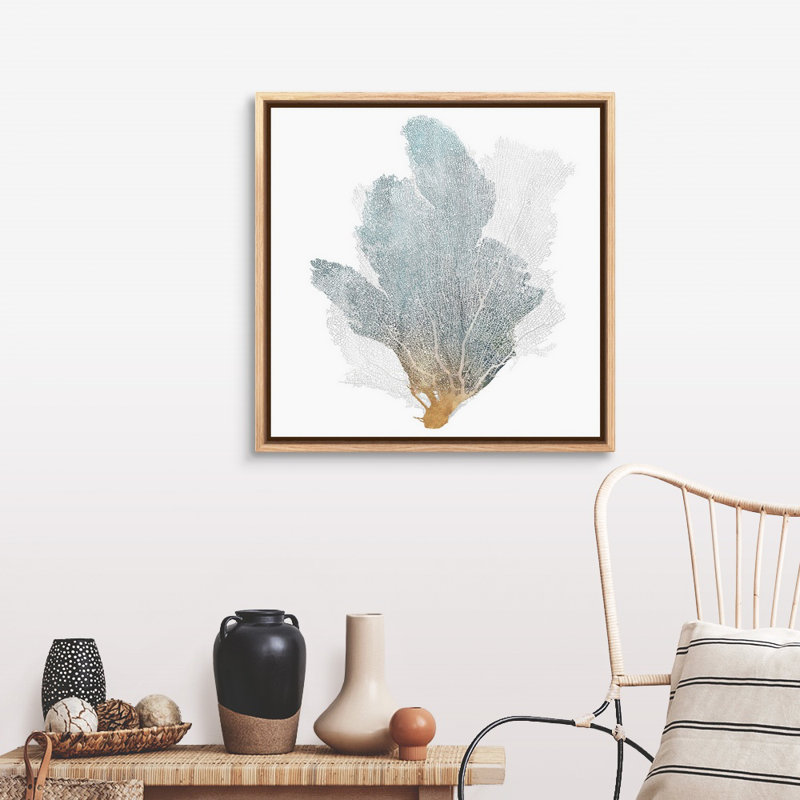 «Delicate Coral II» par Isabelle Z - reproduction d'art sur toile, H 31,25 po x l 31,25 po x P 1,75 po, Naturel flottant
