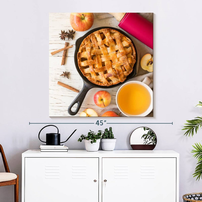 Yarlin Apple Pie, 33" H x 33" W