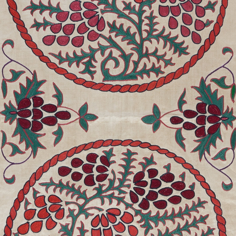 Suspension murale brodée 100% soie 20 x 41 po. Décoration murale Suzani. Nappe faite à la main. Tapisserie contemporaine