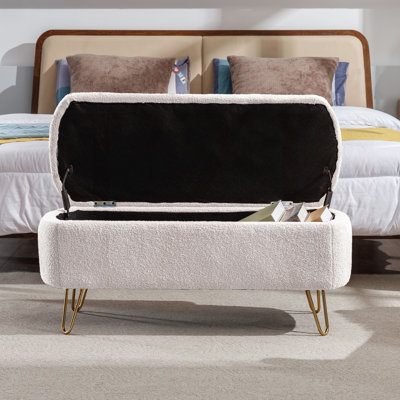 Banc de rangement avec repose-pieds ivoire et ivoire blanc pour la fin du lit avec pieds dorés