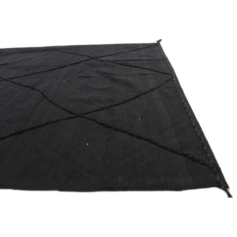 Tapis noir Kalmanovitz