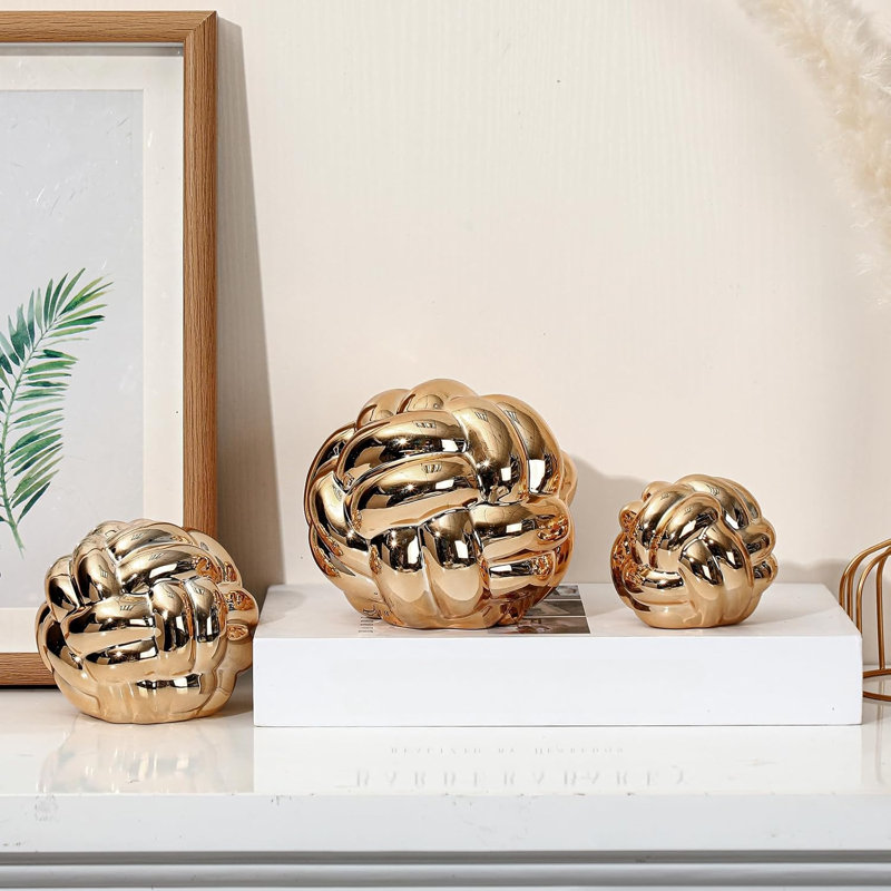 Gold 3-piece knot decoration