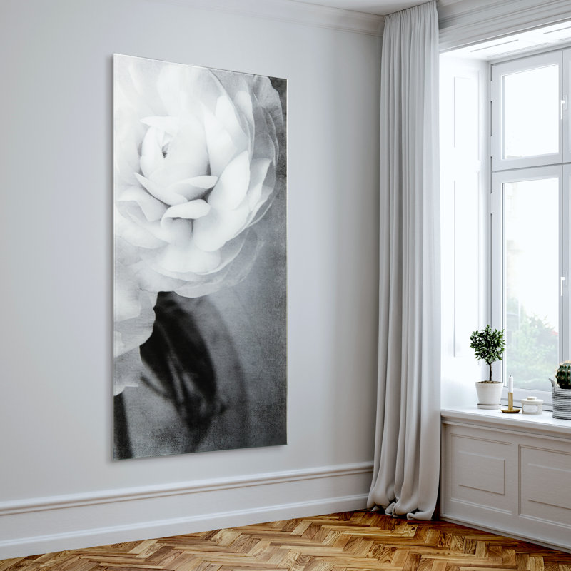 «Dark Ranunculus I B», art encadré flottant sans cadre