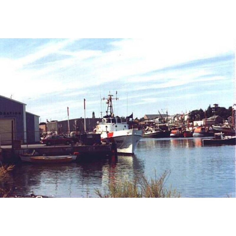 Maquette de bateau USCGC Cape Henlopen (WB-95328), H 10 po x l 30 po x P 5 po
