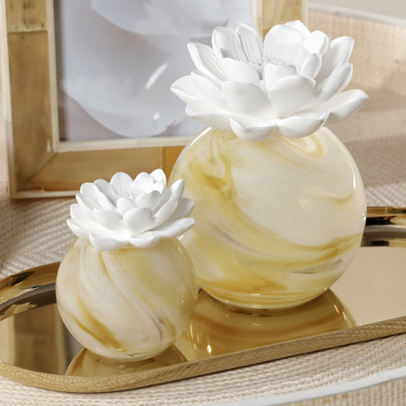 Diffuseur d'huile parfumée en porcelaine Petals, 1,69 oz, Bergamote et poivre rose