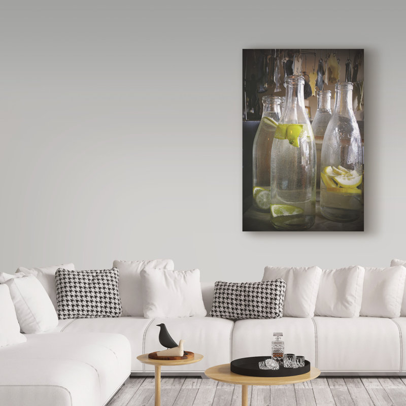 « citron water », reproduction de photo sur toile tendue, H 32 po x l 22 po