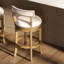 Tabouret de bar de 31 pouces, finition pacane, retour automatique à 180 degrés pour le repositionnement du siège, siège en similicuir gris, dossier ouvert avec structure en bois, garniture cloutée sur pieds arrondis fonctionnels, facile