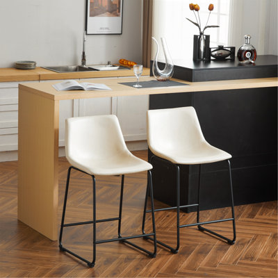 (Ensemble de 2) Tabouret de comptoir industriel en similicuir sans accoudoirs de style rétro de 24 pouces avec pieds et repose-pieds en métal pour îlot de cuisine, café, pub, comptoir de bar, crème et noir