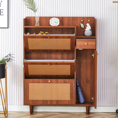 Le meuble à chaussures minimaliste moderne en panneau de fibres à densité moyenne, adapté à une variété de styles, y compris les styles nordique et industriel, a des dimensions de 37,4 x 6,69 x 49,6 pouces.