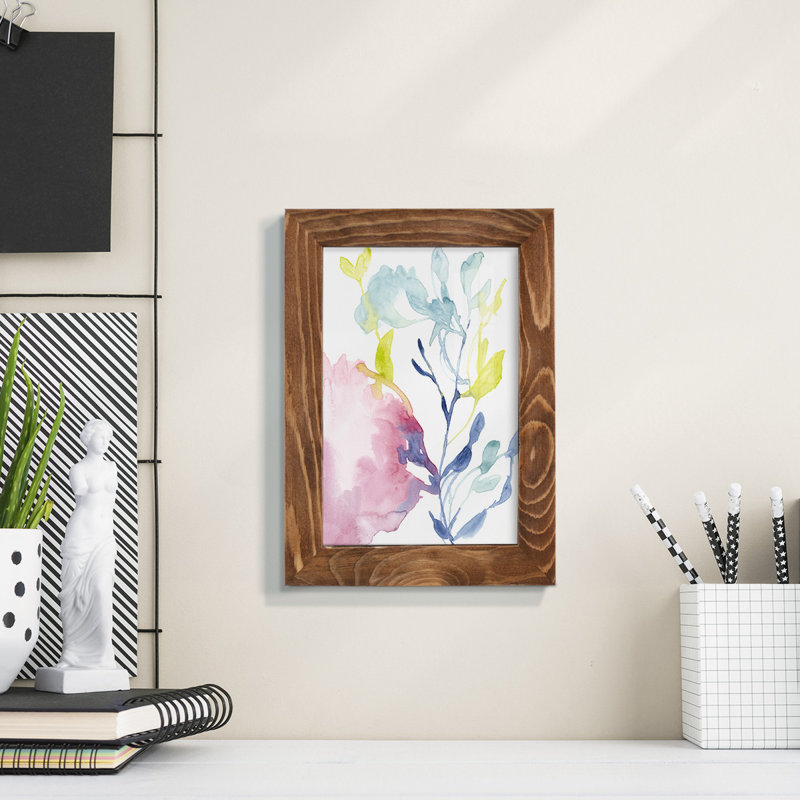 Fuchsia Bloom I, reproduction d'art encadrée, H 6 po x l 4 po x P 1 po, Noyer