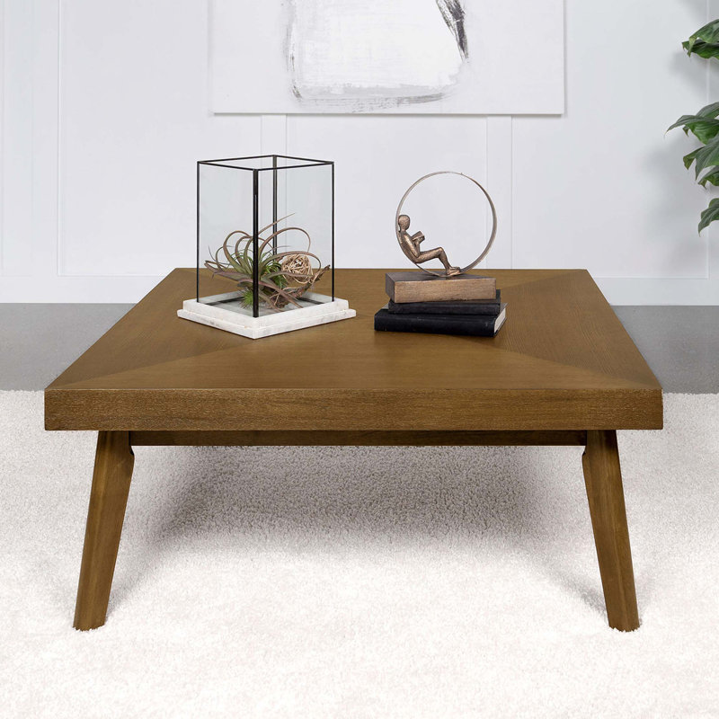 Table basse carrée en bois