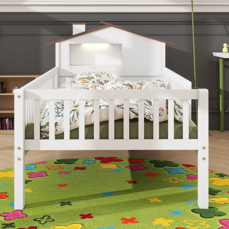 Lit simple en bois à profil bas avec tête de lit de style champêtre, éclairage à DEL et rangement compartimenté, Blanc