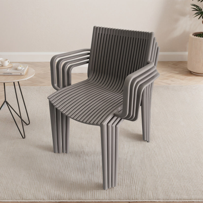 Ensemble de 4 chaises de salle à manger empilables intérieures / extérieures, Gris chaleureux