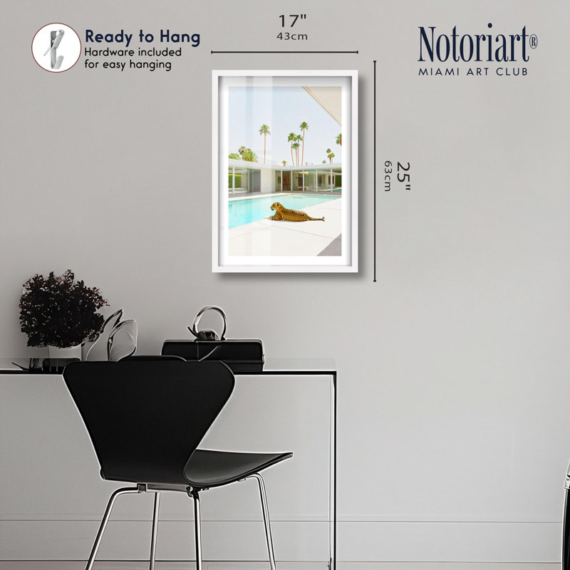 Reproduction de boîte à ombre près de la piscine par Notoriart, H 25 po x l 17 po, Blanc
