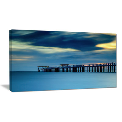 «Wooden Pier and Turquoise Seashore», reproduction de photo sur toile tendue