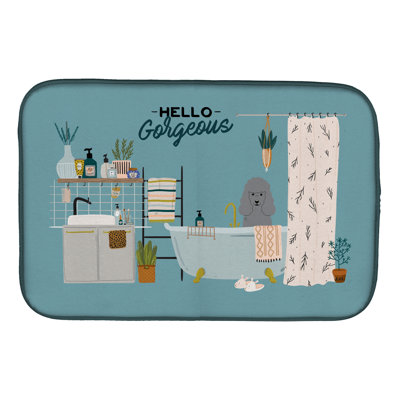 Tapis de séchage caniche dans la baignoire