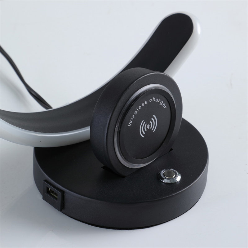 Lampe de table 13,25 "en forme de C moderne avec port USB / chargeur sans fil et gradateur tactile noir
