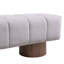 Banc rembourré polyvalent pour plusieurs pièces, améliorant le confort et le style.