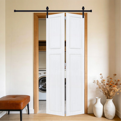 2 panneaux pliables de 84 po x 74 po Porte de grange coulissante en bois de noyer blanc avec ensemble de quincaillerie