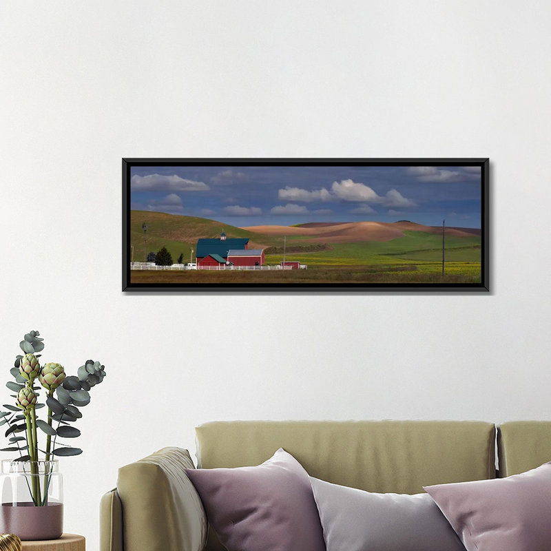 «Panoramic Barn and Fields in Palouse, Washington», reproduction de photo sur toile, H 16 po x l 48 po x P 1,5 po, Cadre noir