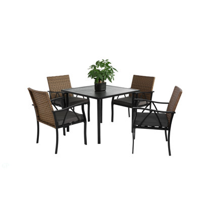 Ensemble de table et chaises d'extérieur en osier 5 pièces, ensemble de salle à manger de patio avec trou de table carré en acier et parasol, ensemble de table et chaises de patio pour porche de terrasse