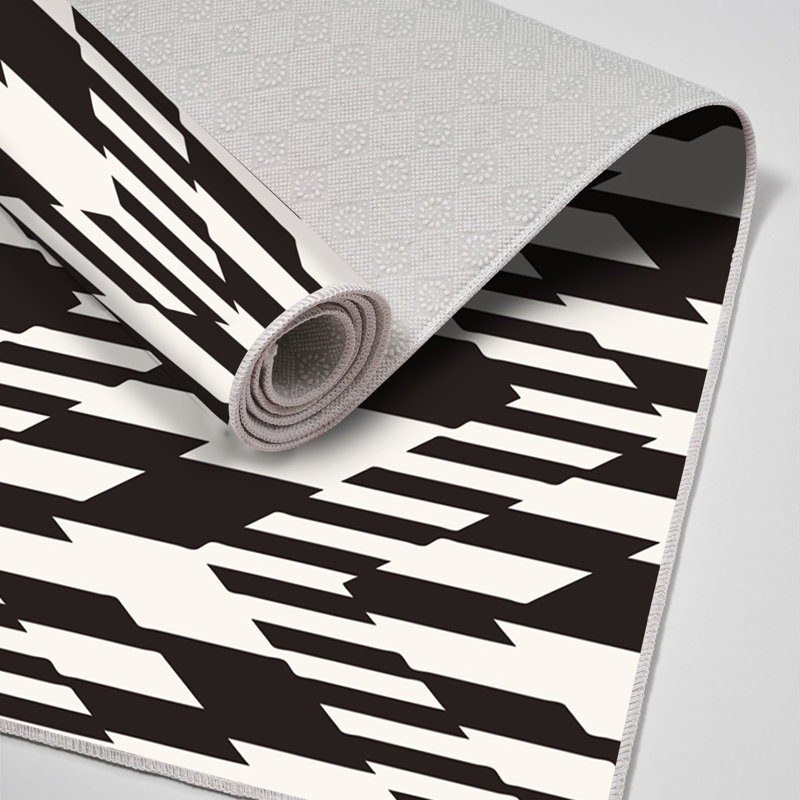 Tapis à chevrons en polyamide blanc / noir tissé à la machine, Rectangle 5 pi 3 po x 7 pi 7 po