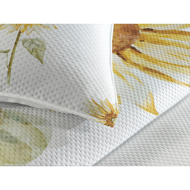 Flower Farmhouse / Country Coverlet