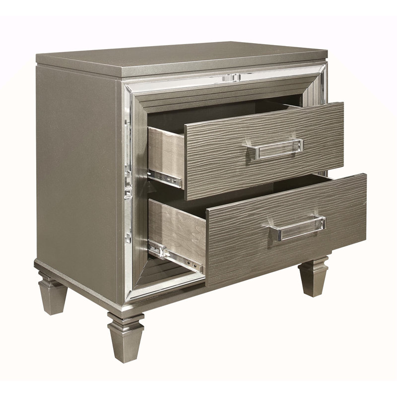 Élégante table de chevet à finition biseautée gris argenté