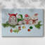 Hiboux de Noël moelleux sur une branche-1784570769